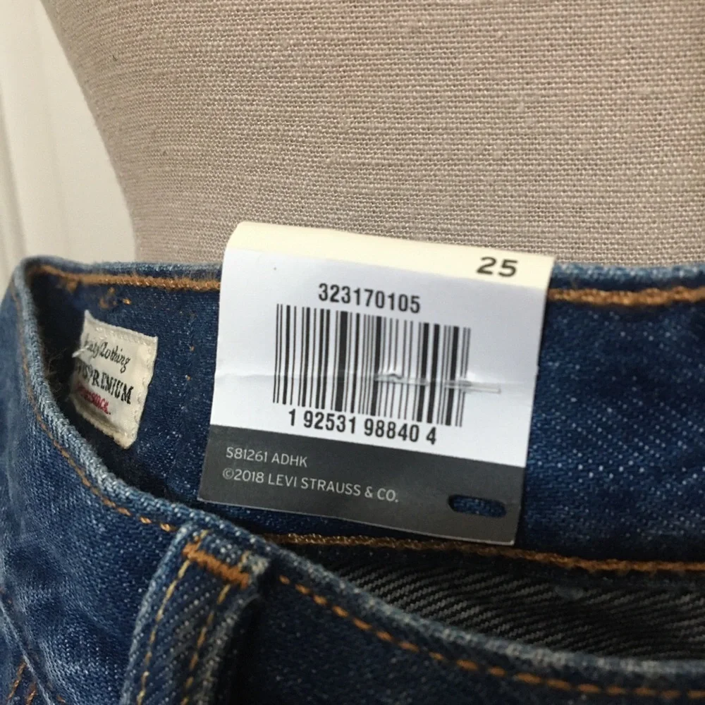 NWT Levi’s 501 shorts mid rise button fly cutoffs